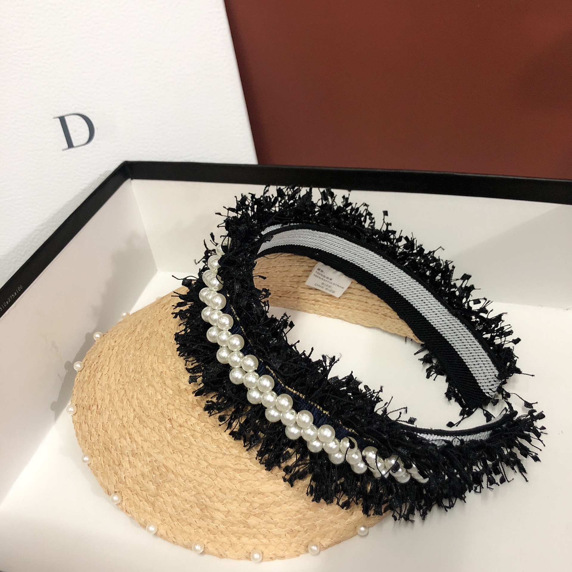 قبعة علوية فارغة بتصميم القشة واللؤلؤ