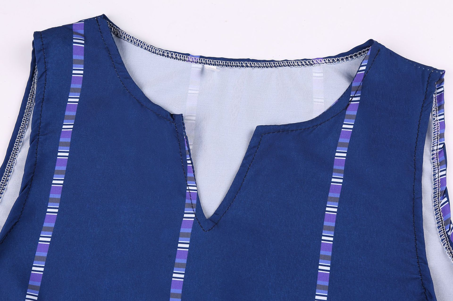 Sleeveless dress with pockets