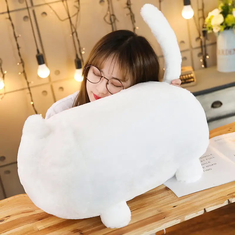 Faceless cat plush toy