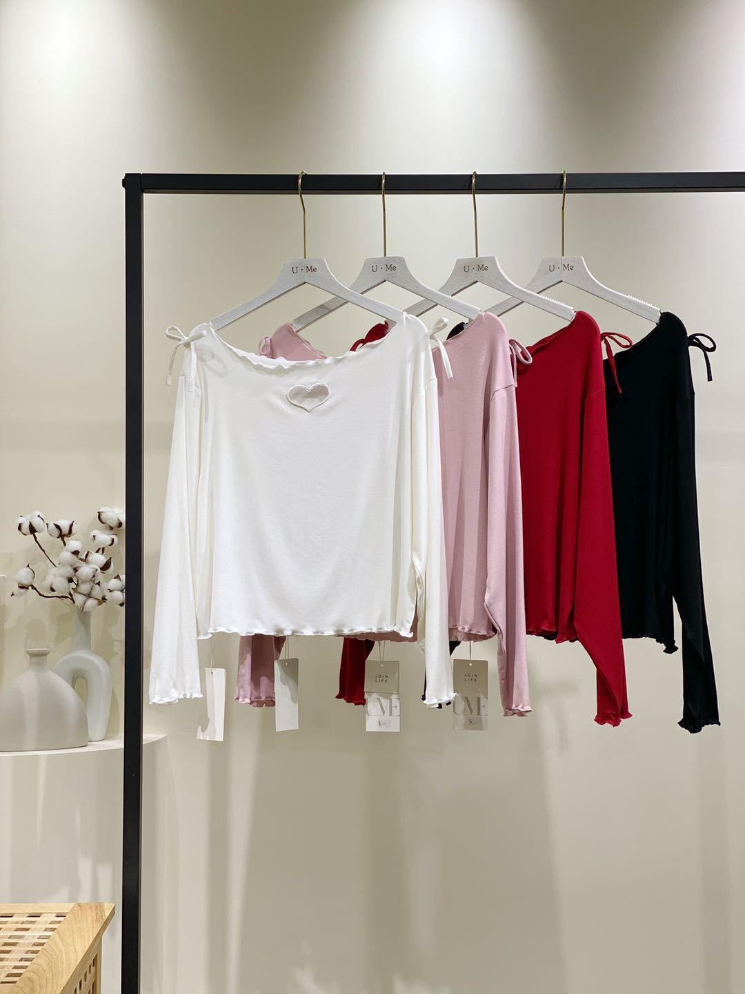 Hollow love bow long sleeves