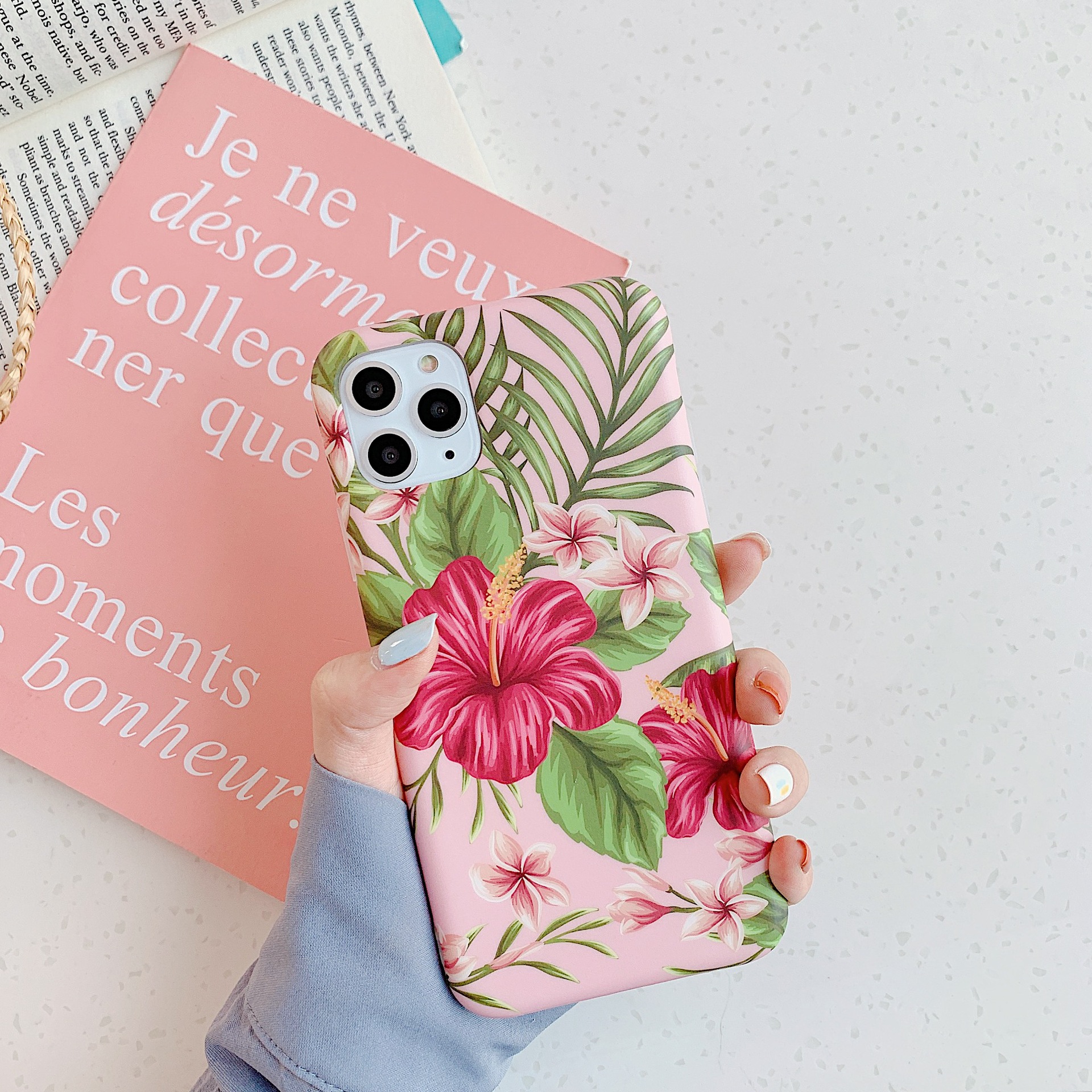 Literary and classical flower phone case