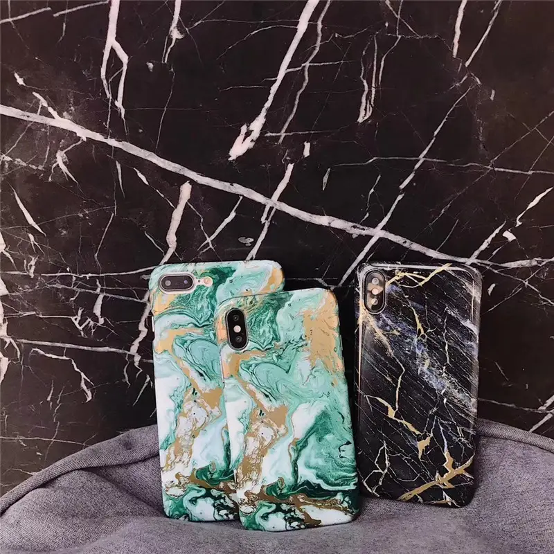 Render golden green marble phone case