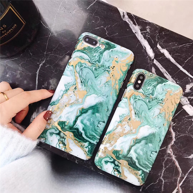 Render golden green marble phone case