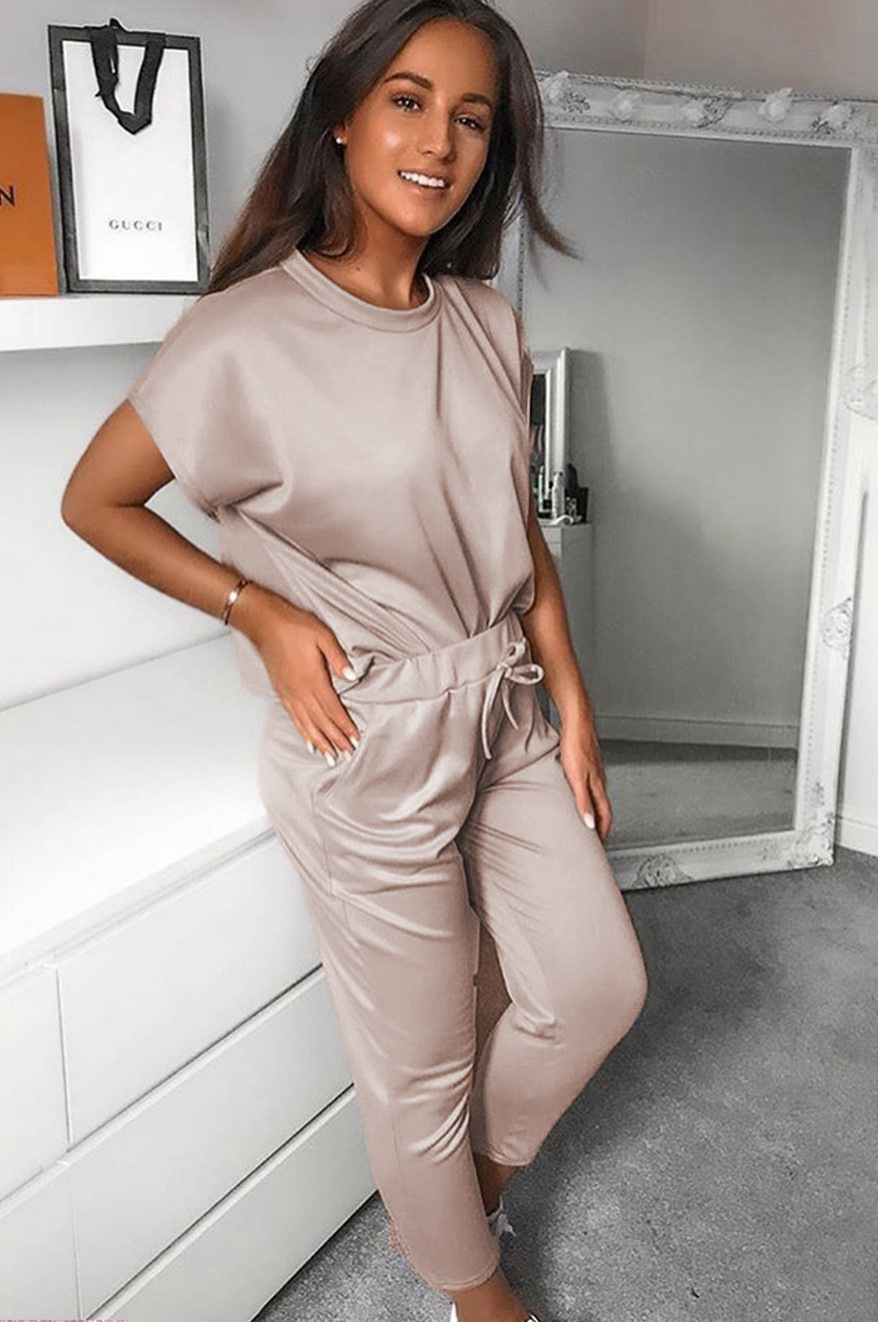 Short sleeve crew neck cropped trousers