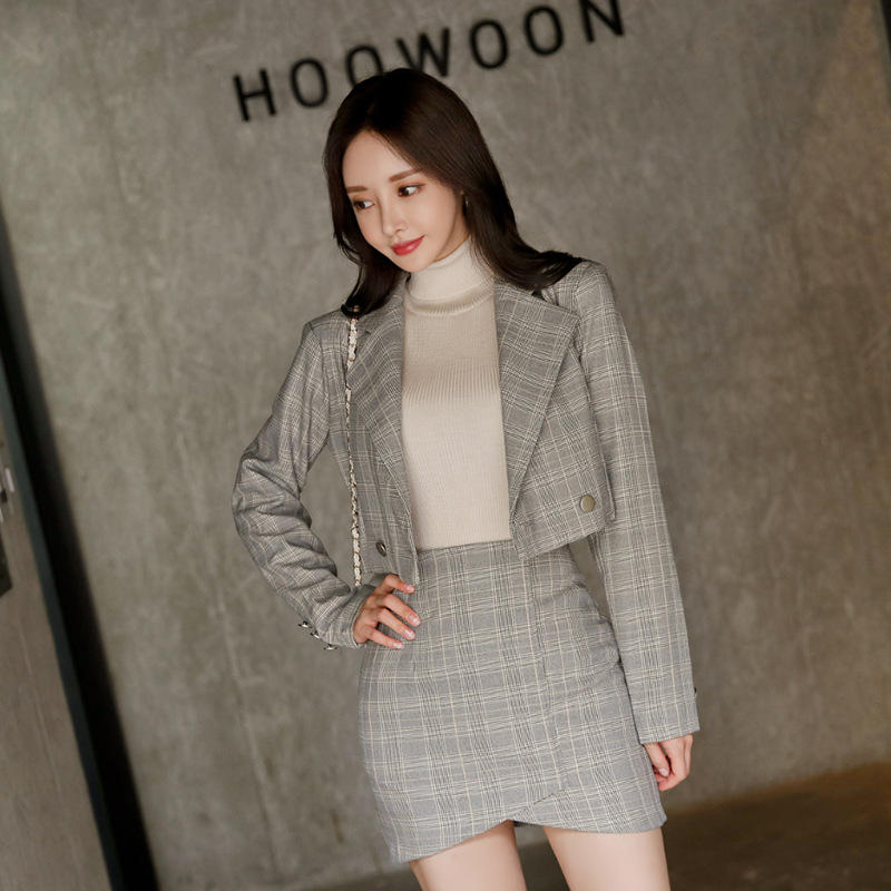 Women's autumn coat and hip skirt suit