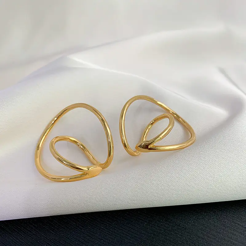 Simple Mobius with women's ear clips