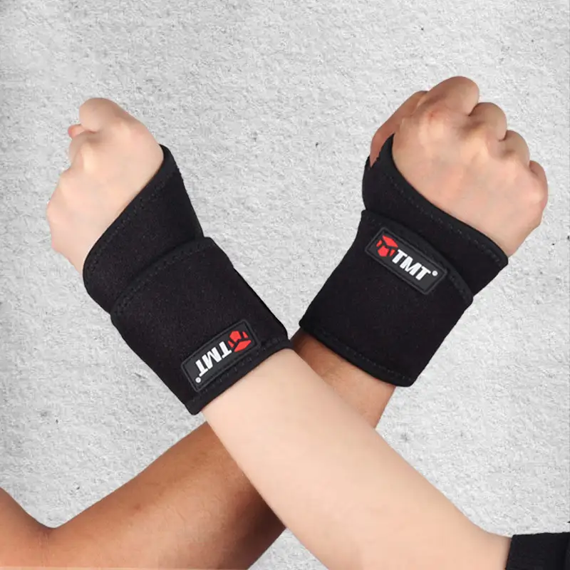 Adjustable thumb wrist strap