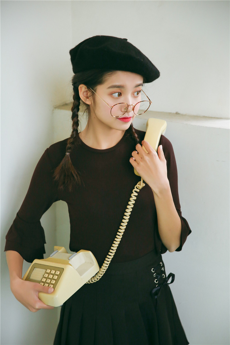 Pleated skirt with bow tie