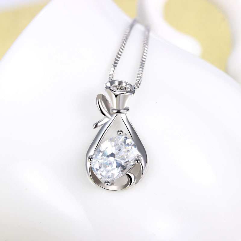 Pendant clavicle chain