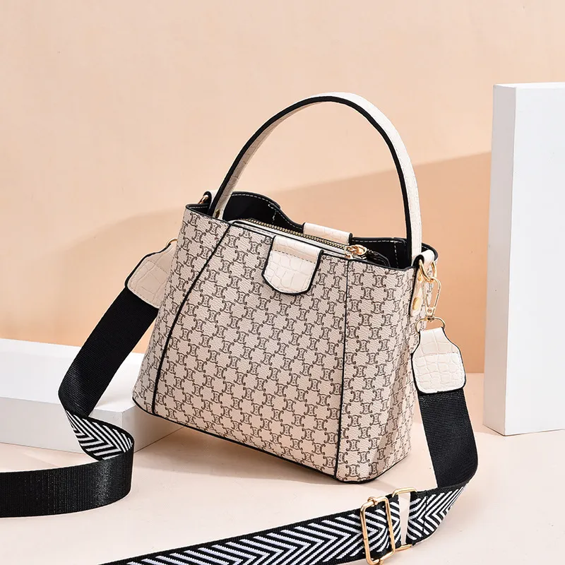 One-shoulder diagonal handbag - Beige
