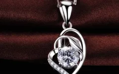 One Heart One Leaf Amethyst Clavicle Chain Heart Pendant - White - View 1