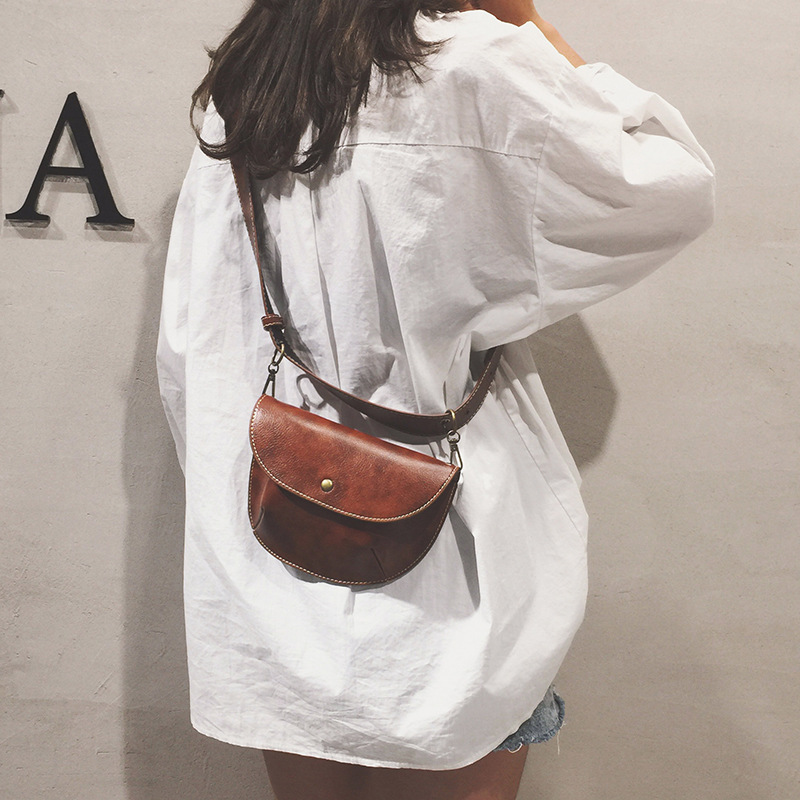 Literary and casual shoulder bag