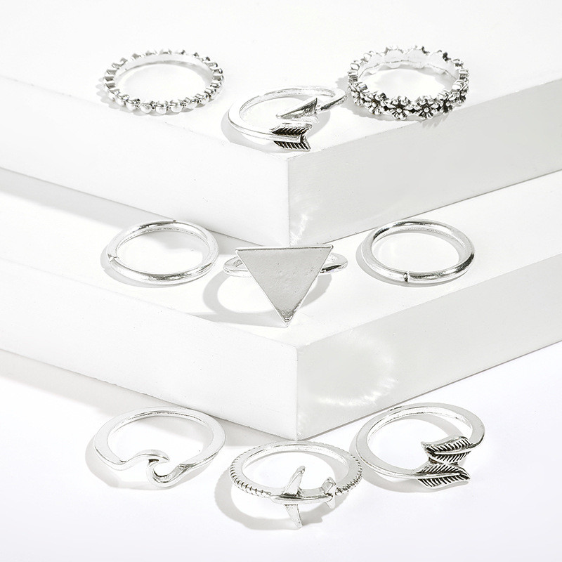 Triangle leaf ring set