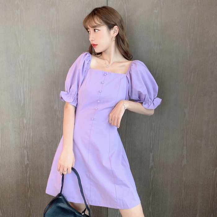 فستان بأكمام منفوخة