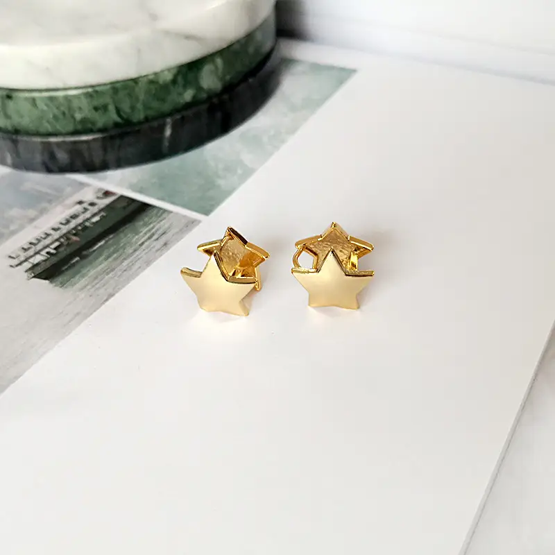 Simple geometric ring ear studs