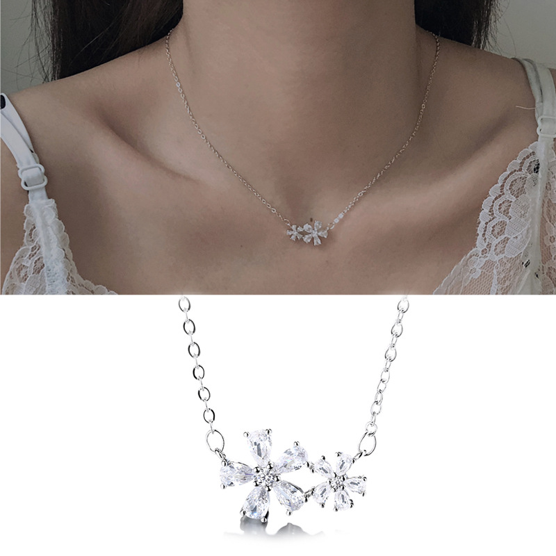 Simple temperament flower necklace