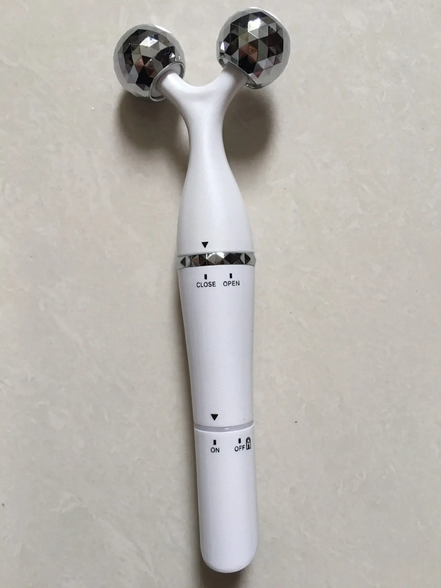 3D electric three-in-one roller face-lifting instrument