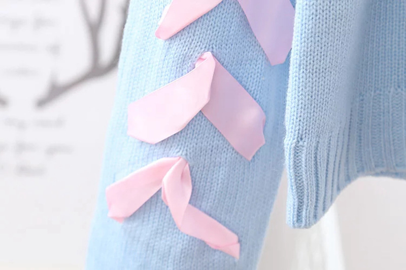 Small bow tie knitted pullover sweater