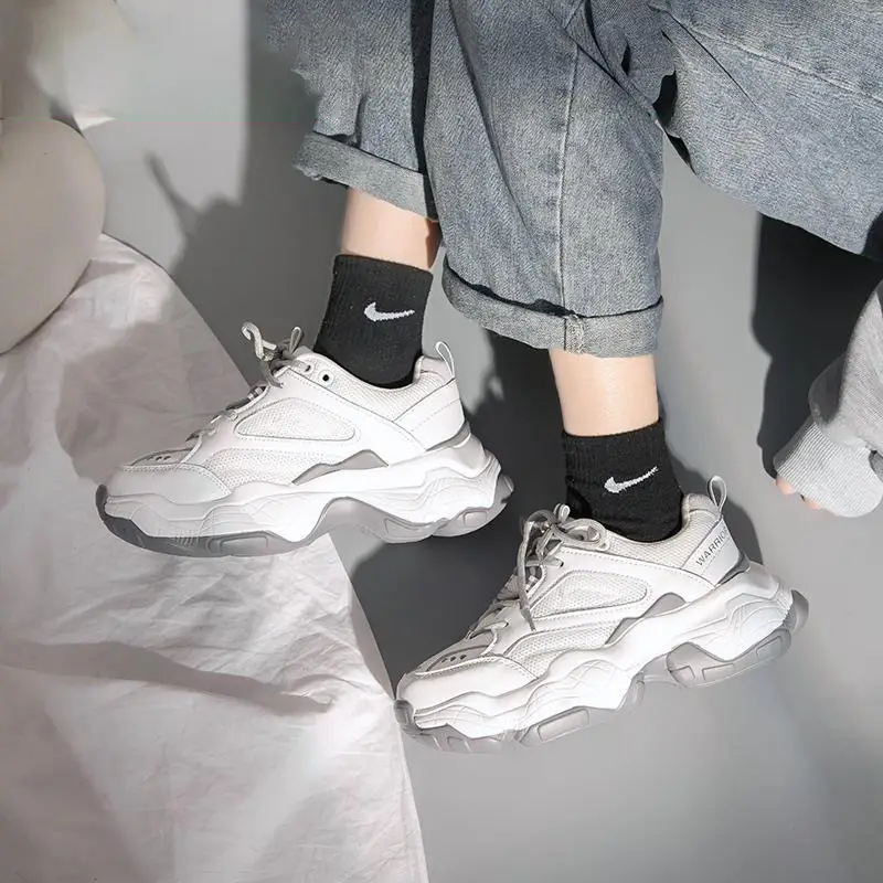 Inner increase sports shoes