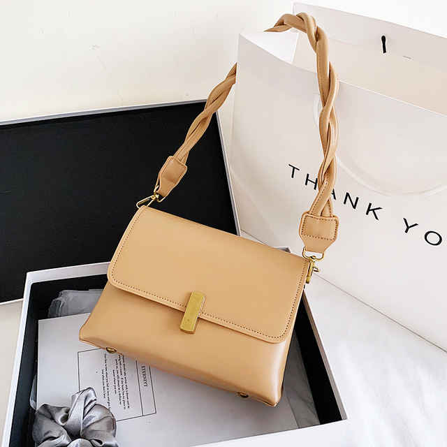 Textured large capacity messenger bag