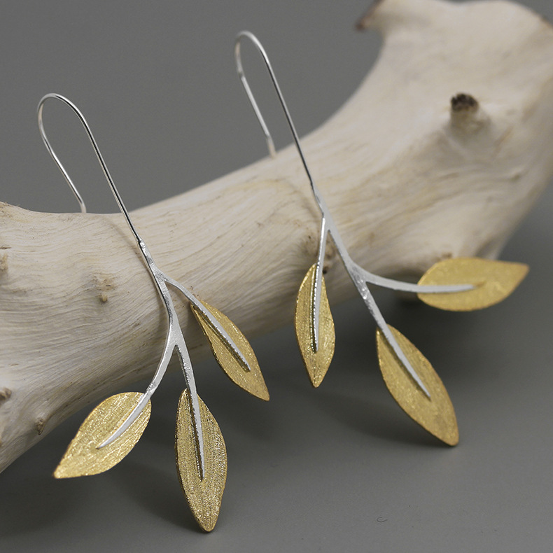 Concise tree leaf earrings