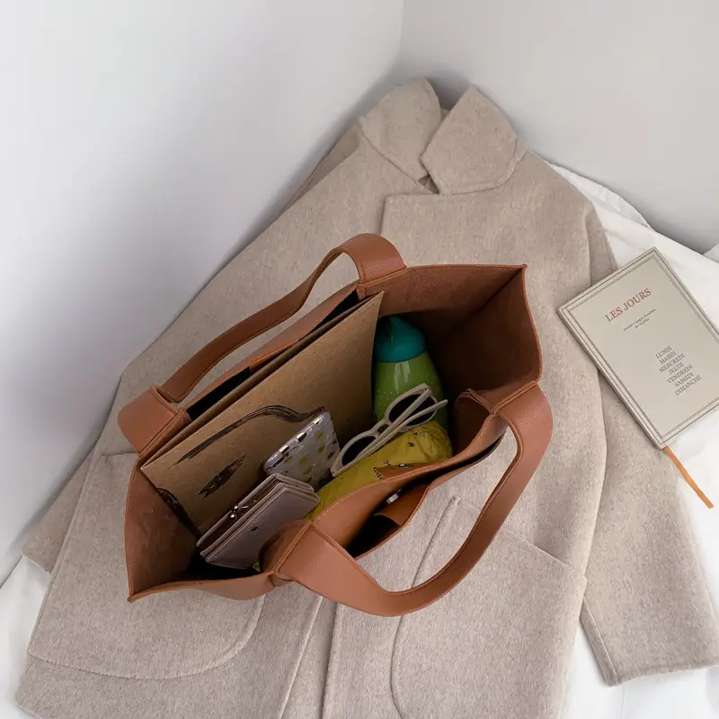 Retro Hong Kong style handbag