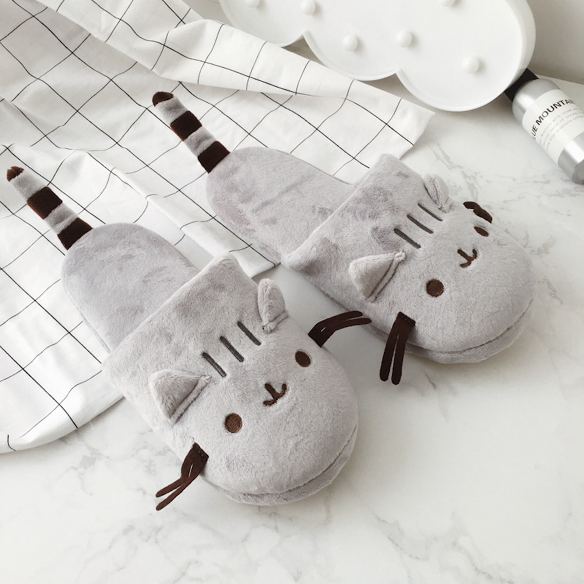 Cat plush slippers