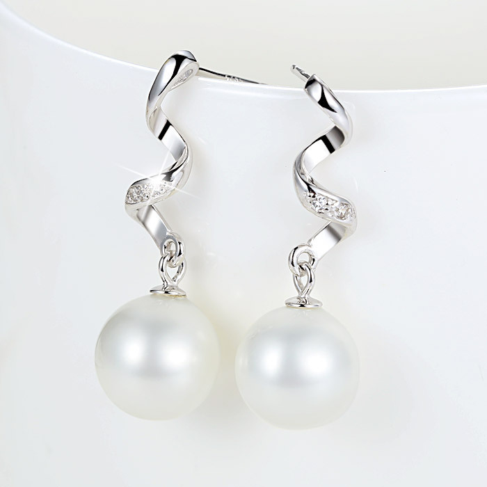 Wave pattern earrings