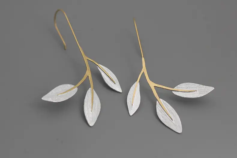 Concise tree leaf earrings