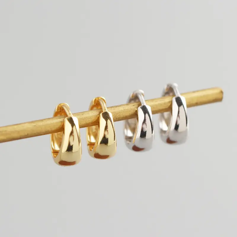 Metal wide earrings