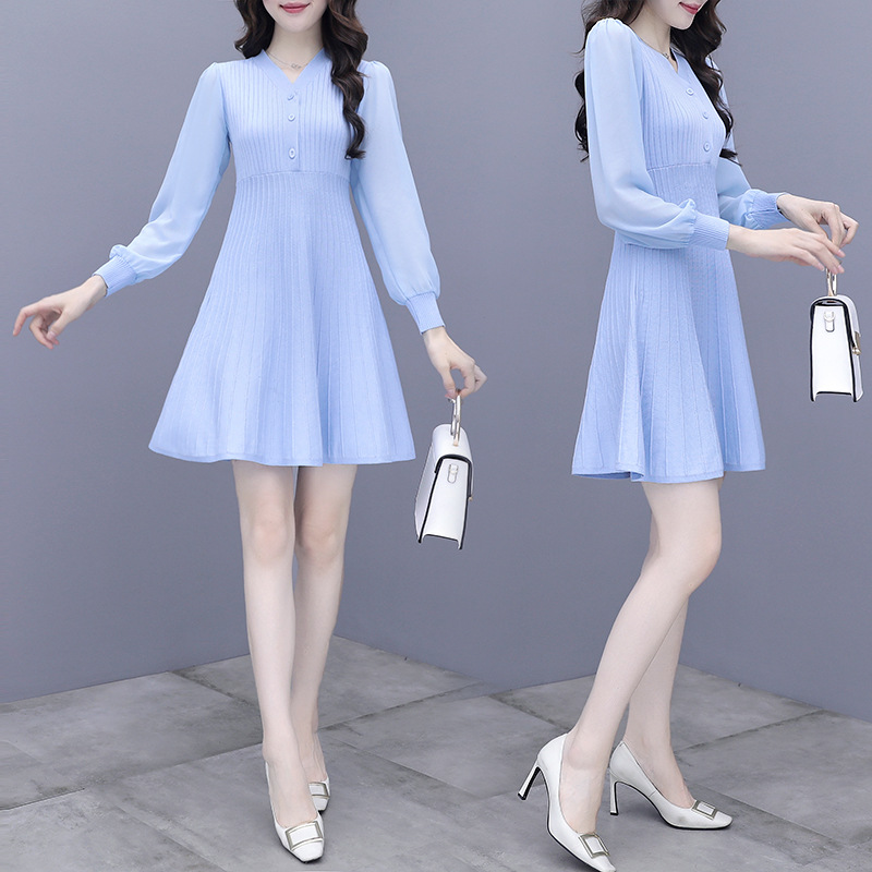 Small V-neck Knit Skirt