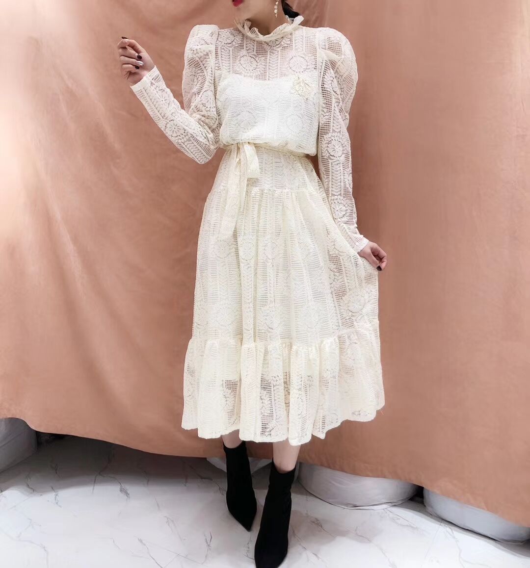 Women's lace puff sleeve dress