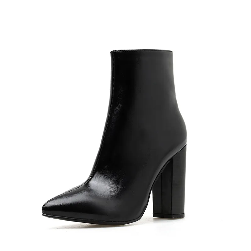 Women's boots with thick wood grain heels - Black