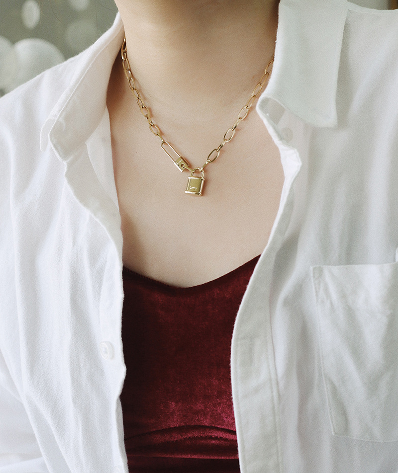 Ladies lock pin necklace