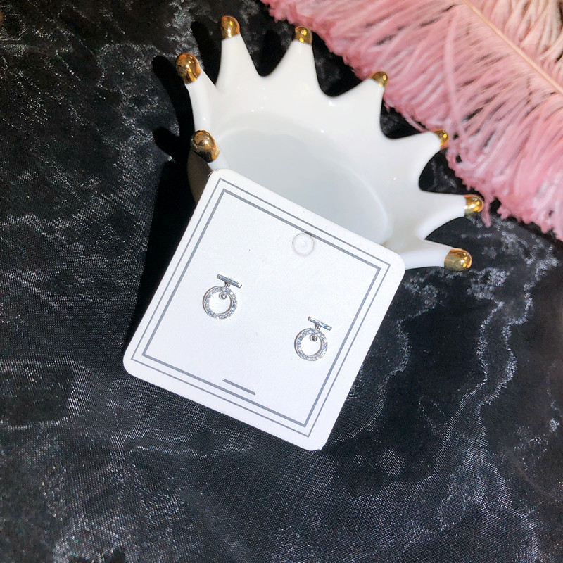 Simple and versatile earrings