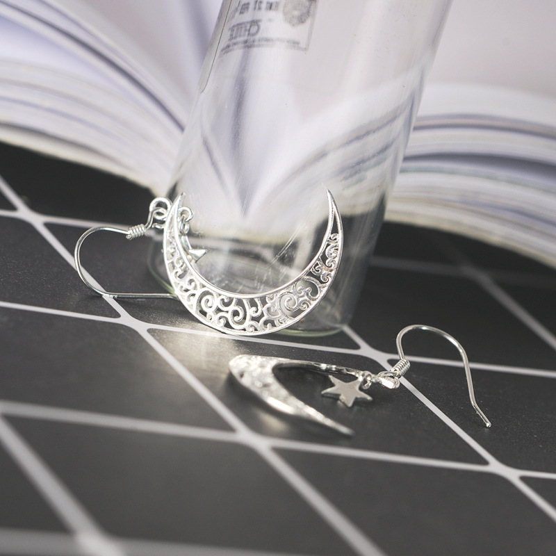 Hollow Xingyue Earrings
