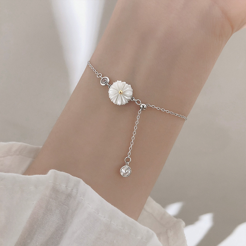 Shell small daisy pull bracelet