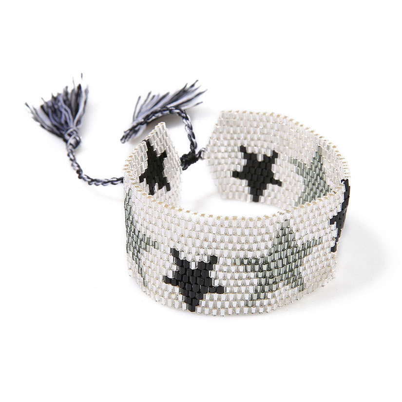 Title 2, Frauen mit Frauen geflochtenes Armband