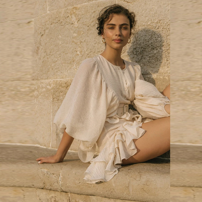 Multi-level flowing lantern sleeve belt dress