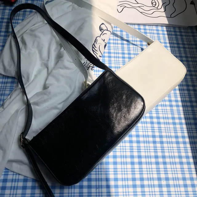 Simple underarm bag Black - Shop at LoveMi