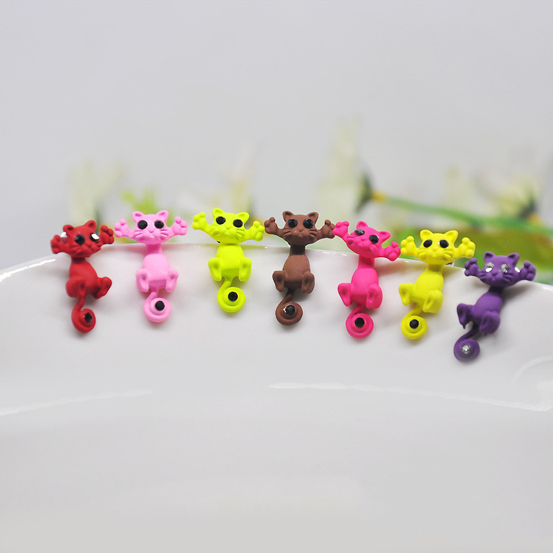 Three-dimensional color cat piercing earrings