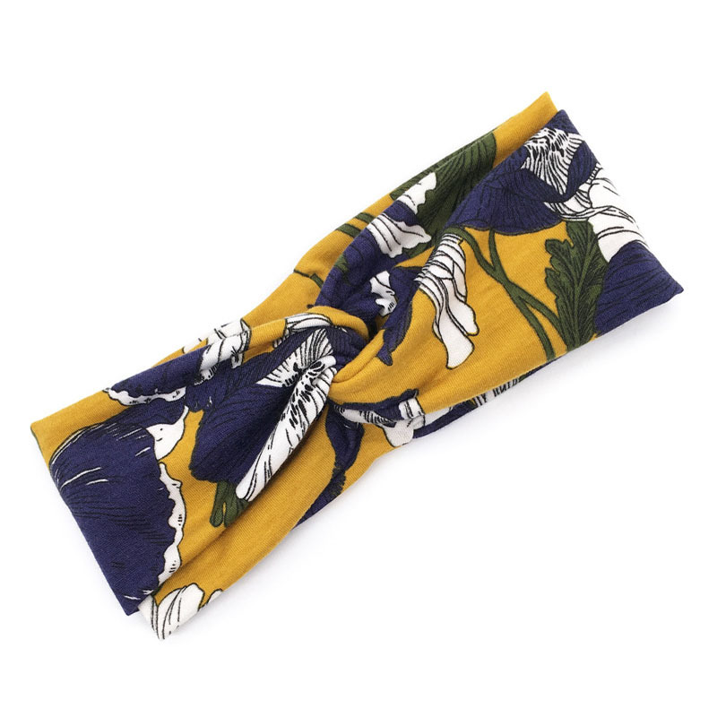 عصابة شعر بنقشة أزهار بشكل صليب