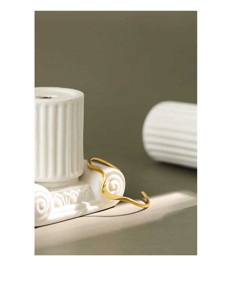 Wave pattern women's bracelet