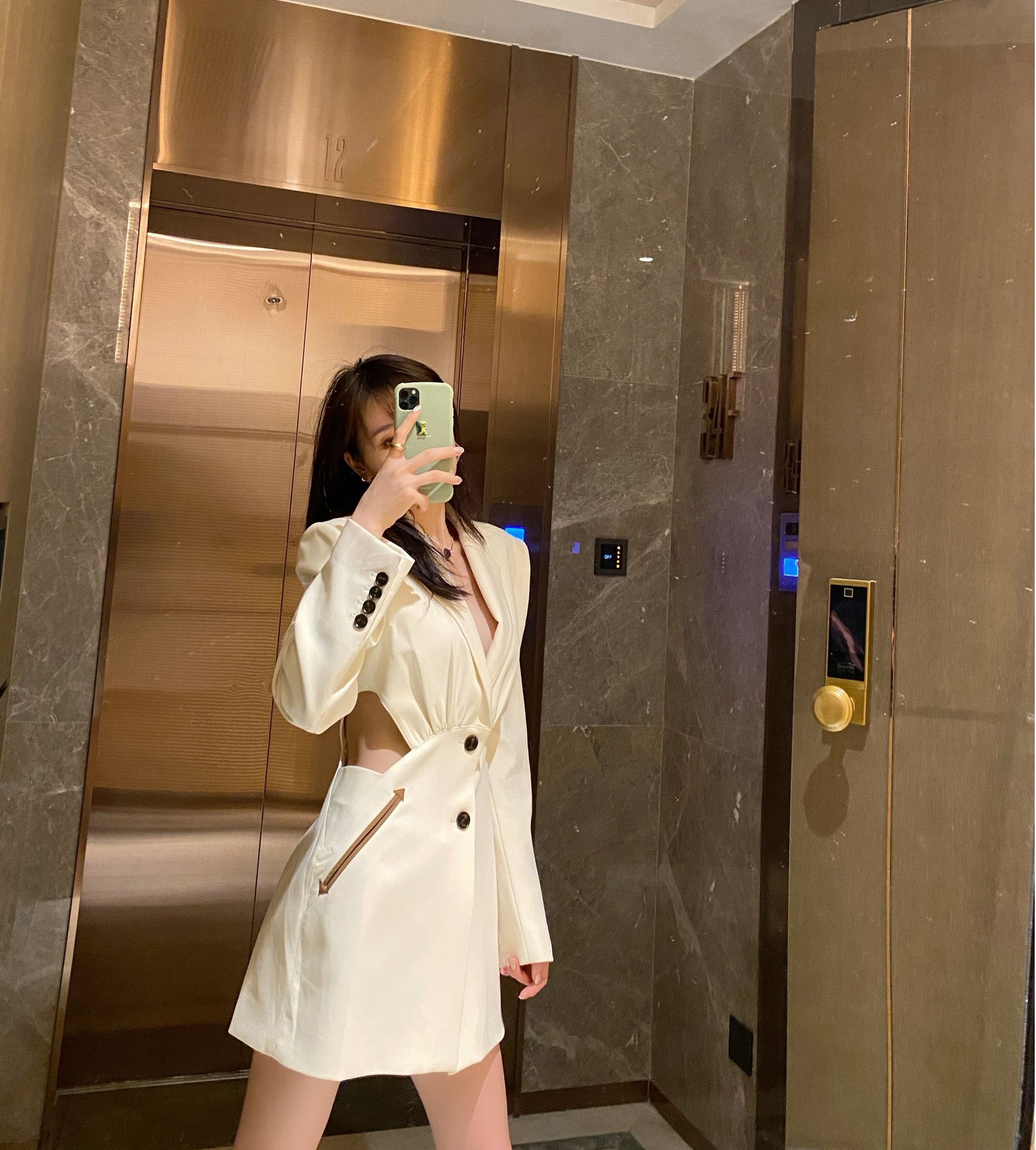 Fashionable and versatile dress