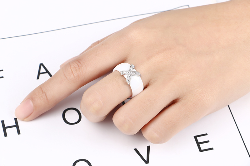 Couple black and white ceramic ring