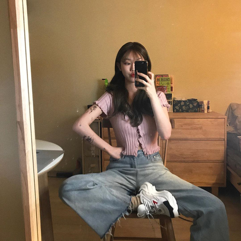 Slimming knit sweater with short sleeves