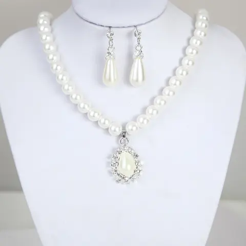 Pearl Necklace Set