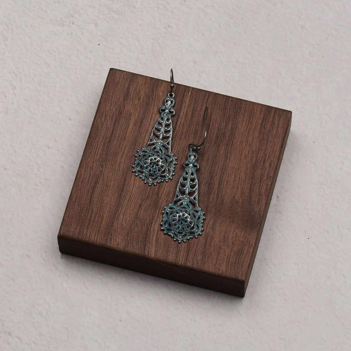 Pattern hollow earrings