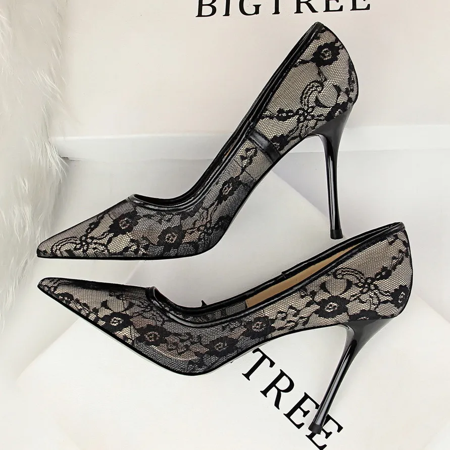 Pointed toe mesh hollow lace shoes - Black