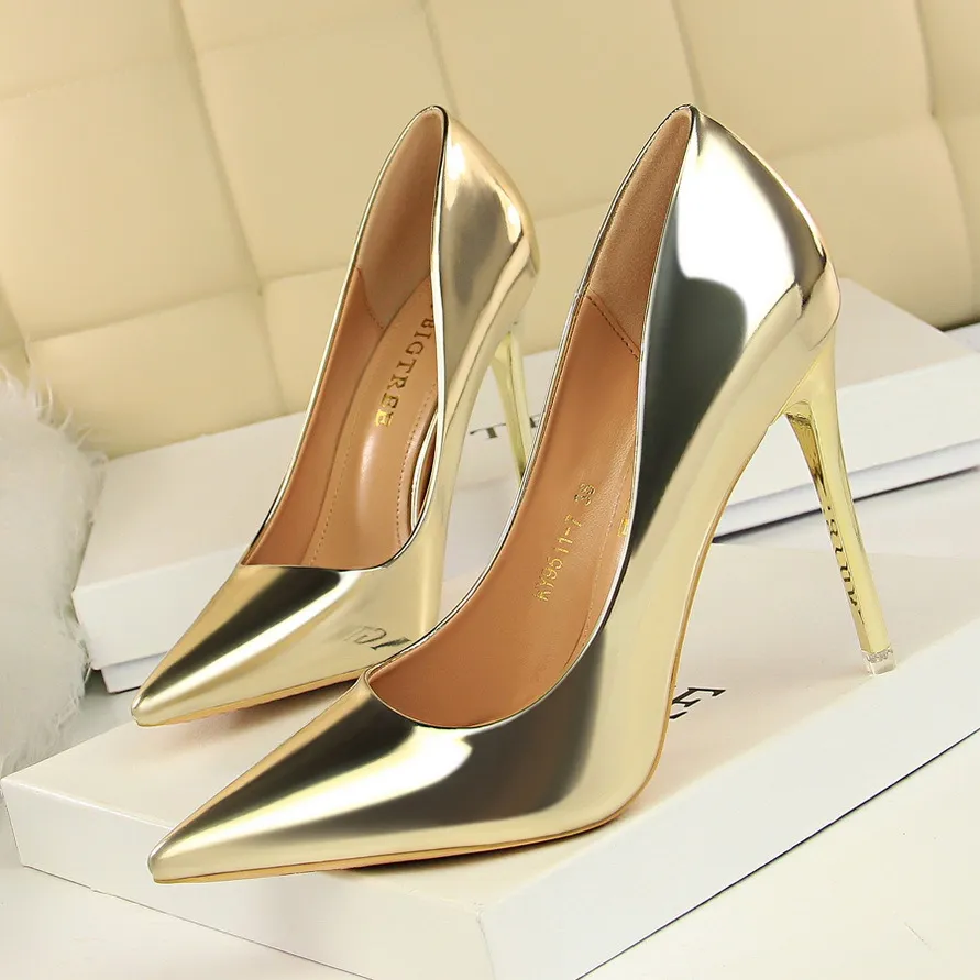 Shallow Mouth Pointed Nightclub Shoes - Gold